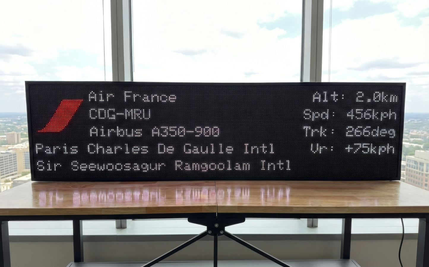 FlightWall - Widescreen Flight Tracking LED Display